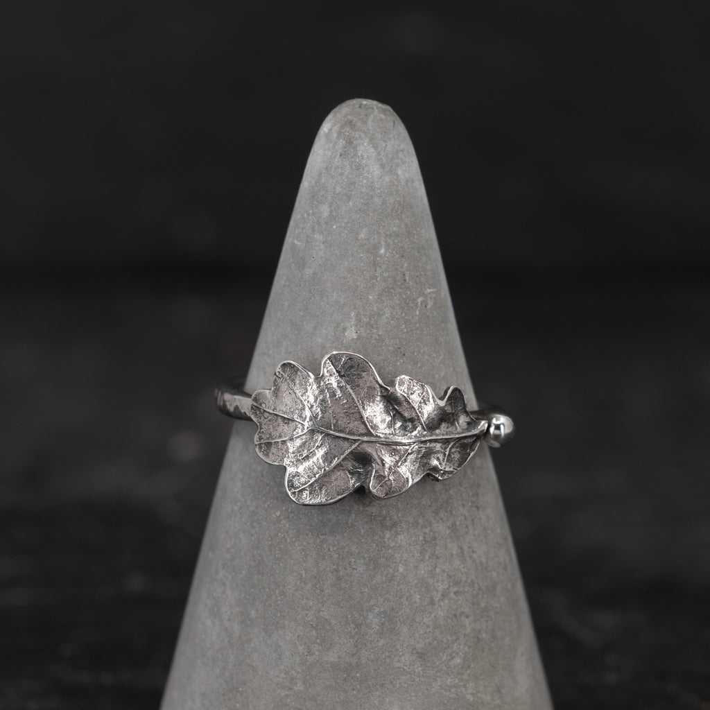 Jaunty White Gold & Diamond Leaf Ring – Gem Set Love